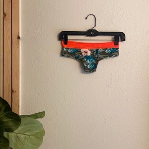 NEVER WORN NWT VS Pink Cheeksters